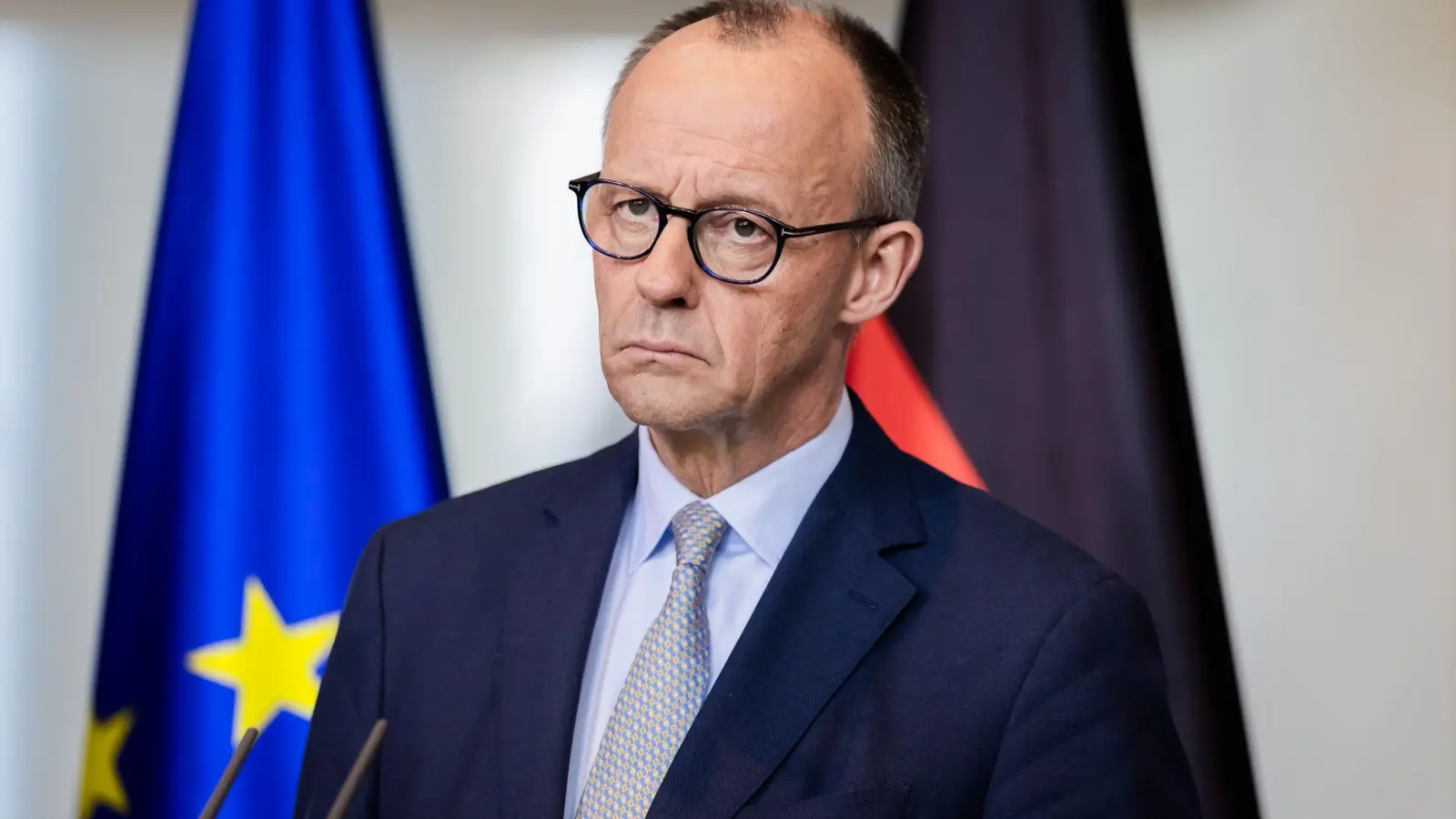 Bundeskanzler Merz gehört zu denen, die die Angriffe des Iran verurteilen.  (Foto: Christoph Soeder/dpa)