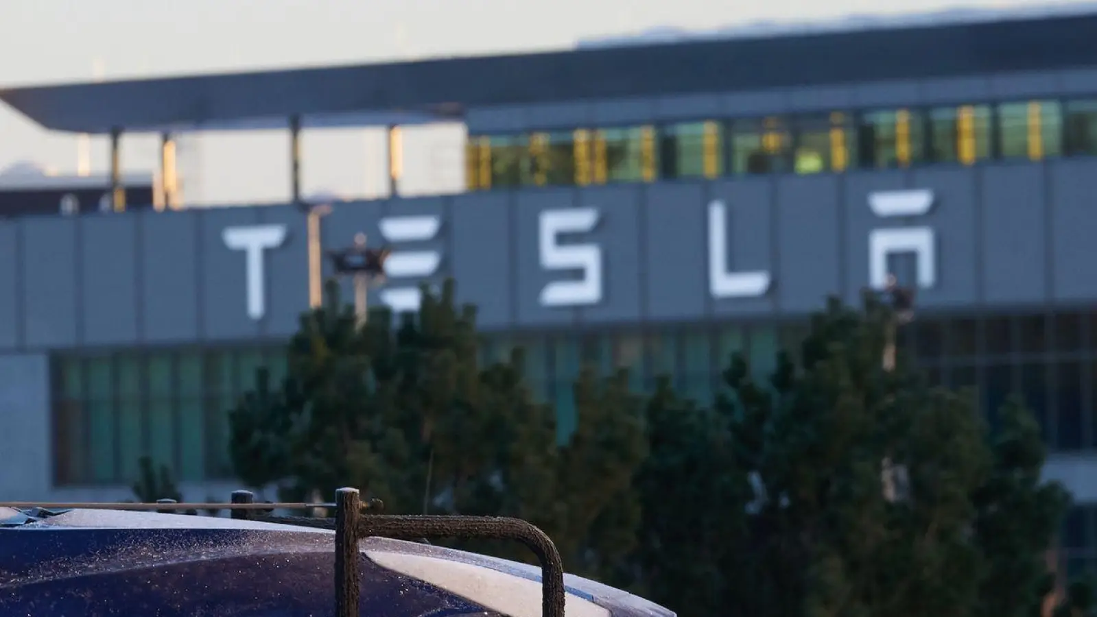 Die Tesla-Autofabrik in Grünheide vor den Toren Berlins. (Foto: Joerg Carstensen/dpa)