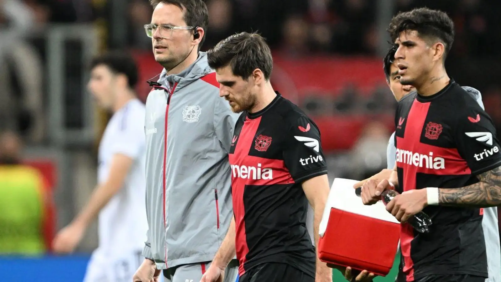 Musste wegen muskulärer Probleme ausgewechselt werden: Leverkusens Jonas Hofmann (7). (Foto: Federico Gambarini/dpa)