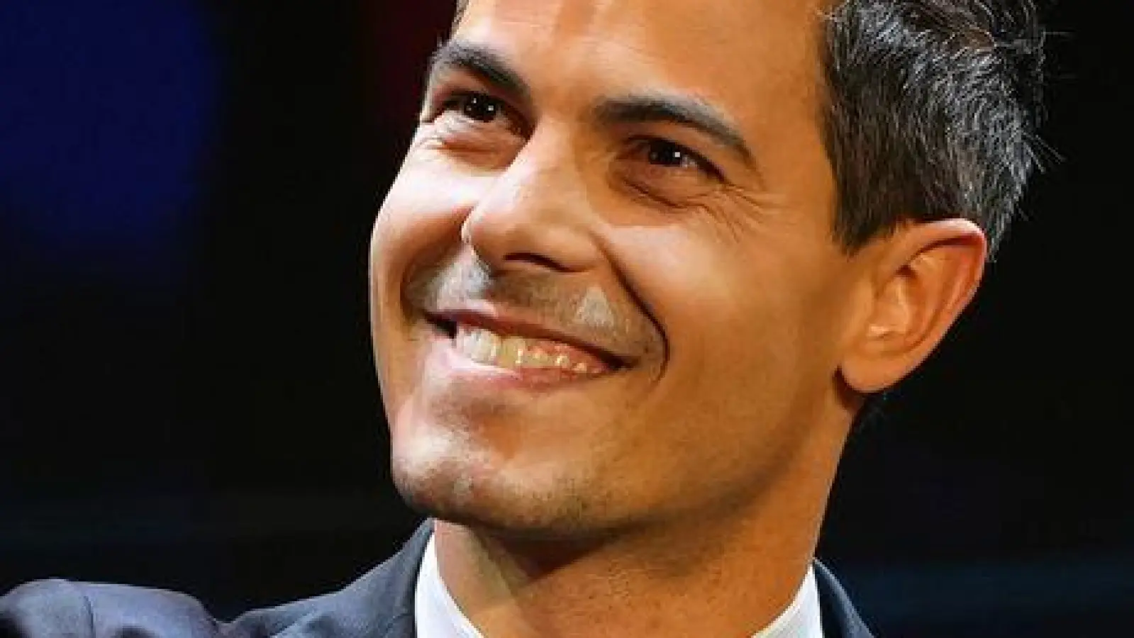 Der Spitzenkandidat der Linksliberalen, Rob Jetten, ist nach ersten Prognosen der Wahlsieger in den Niederlanden. (Foto: Peter Dejong/AP/dpa)