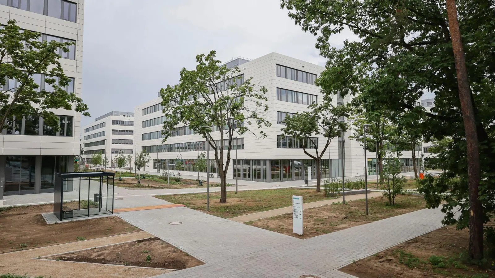 Mit dem Modul 8 ist der Siemens Campus Erlangen nach mehr als zehnjähriger Planungs- und Bauzeit fertiggestellt. (Foto: Daniel Löb/dpa)