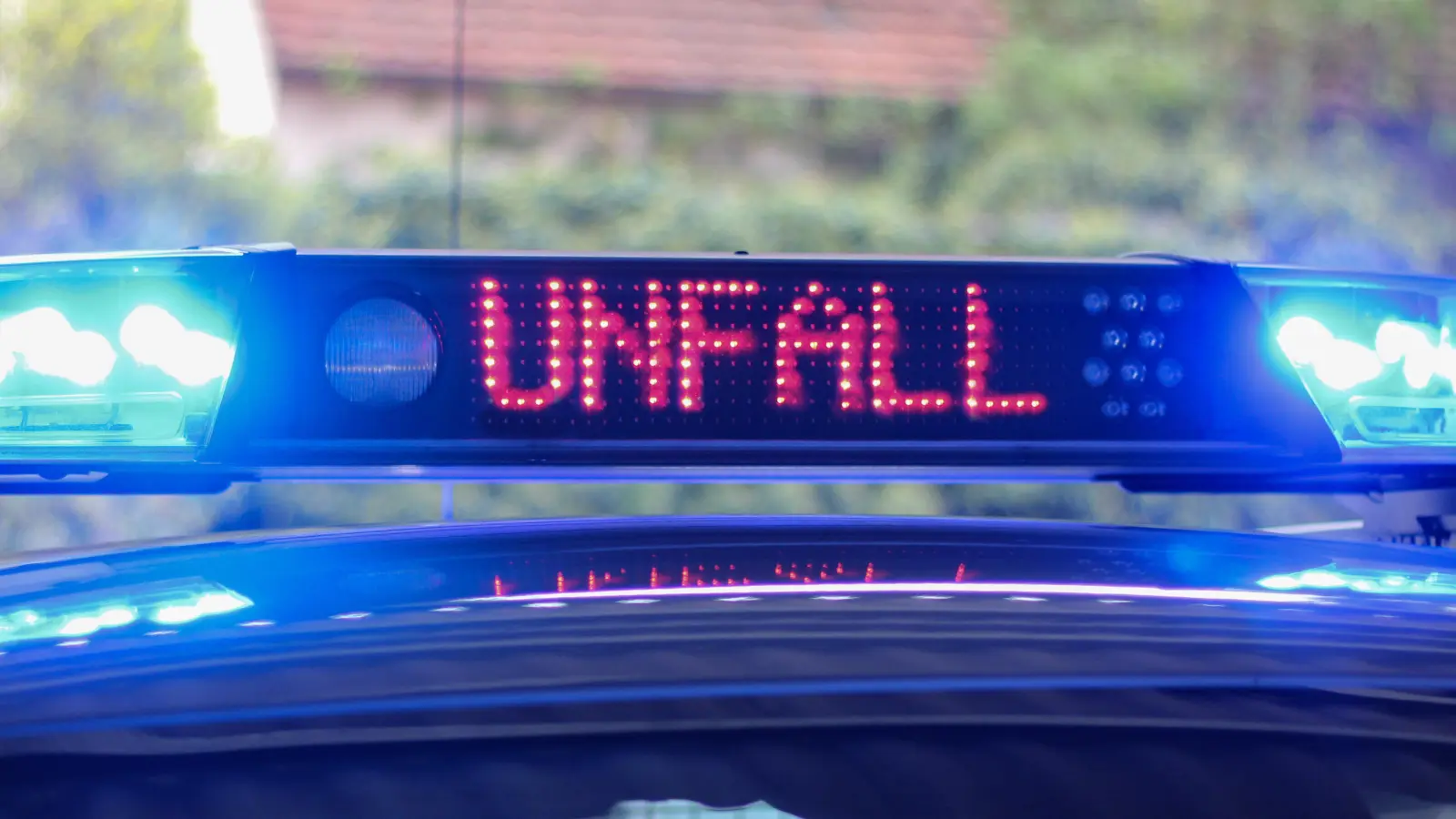Lebensgefährlich verletzt wurde ein Radfahrer bei einem Sturz bei einem Überholvorgang. (Symbolbild: Constantin Prosch)