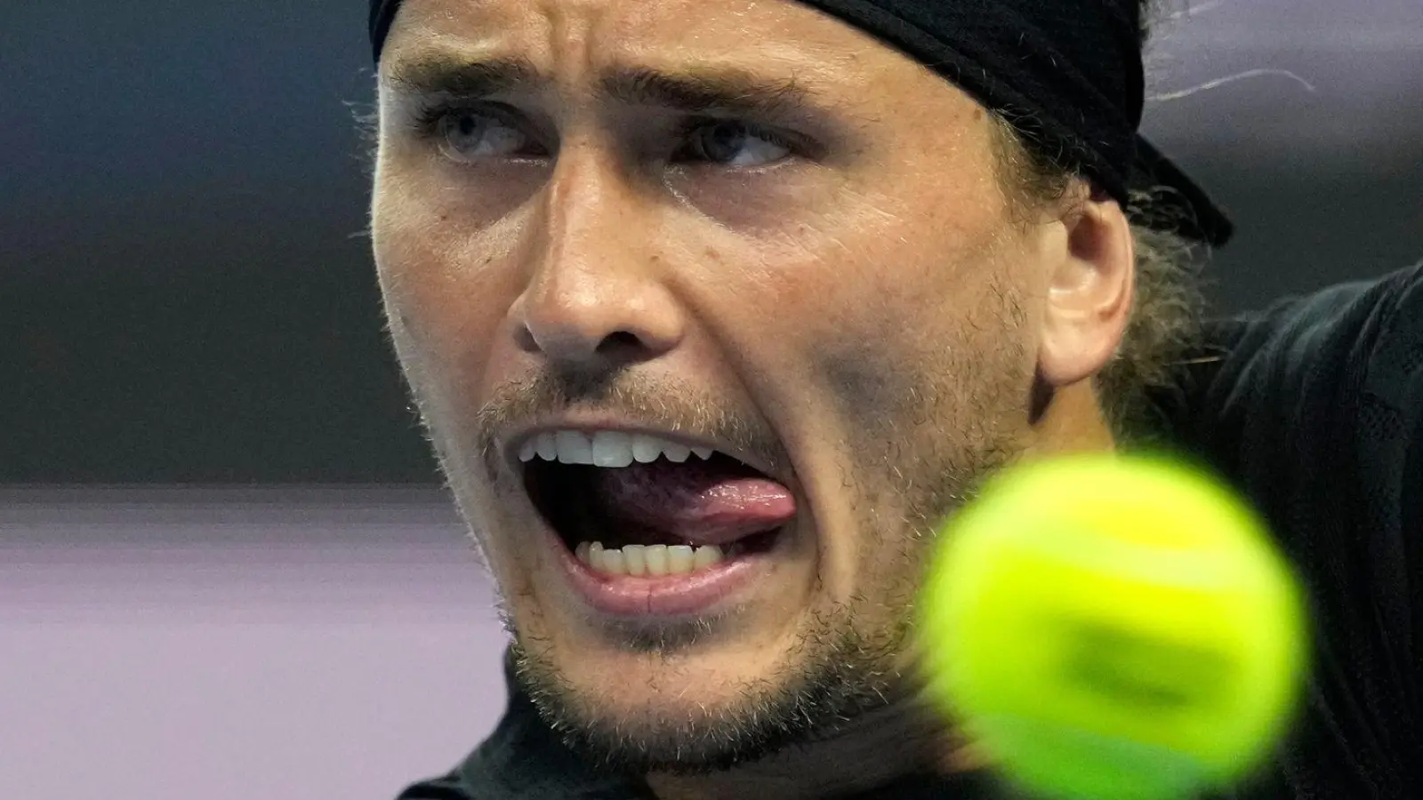 Alexander Zverev gewinnt souverän gegen den Italiener Lorenzo Sonego. (Foto: Ng Han Guan/AP/dpa)