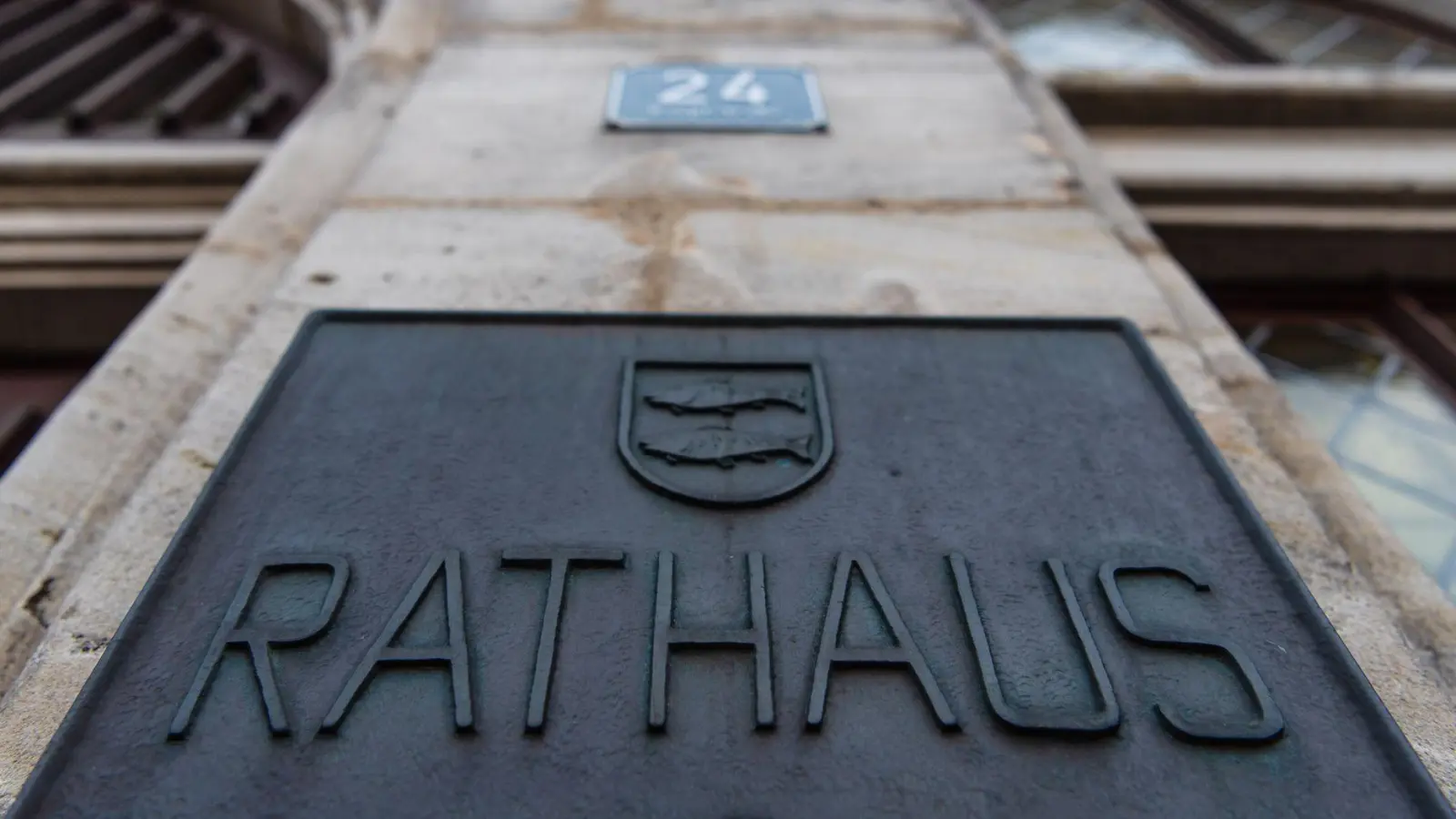 Die bayerischen Kommunen wünschen sich vom Innenministerium Leitlinien, wie sie die neuen Verbotsmöglichkeiten bei Antisemitismus-Verdacht umsetzen sollen. (Foto: Nicolas Armer/dpa)