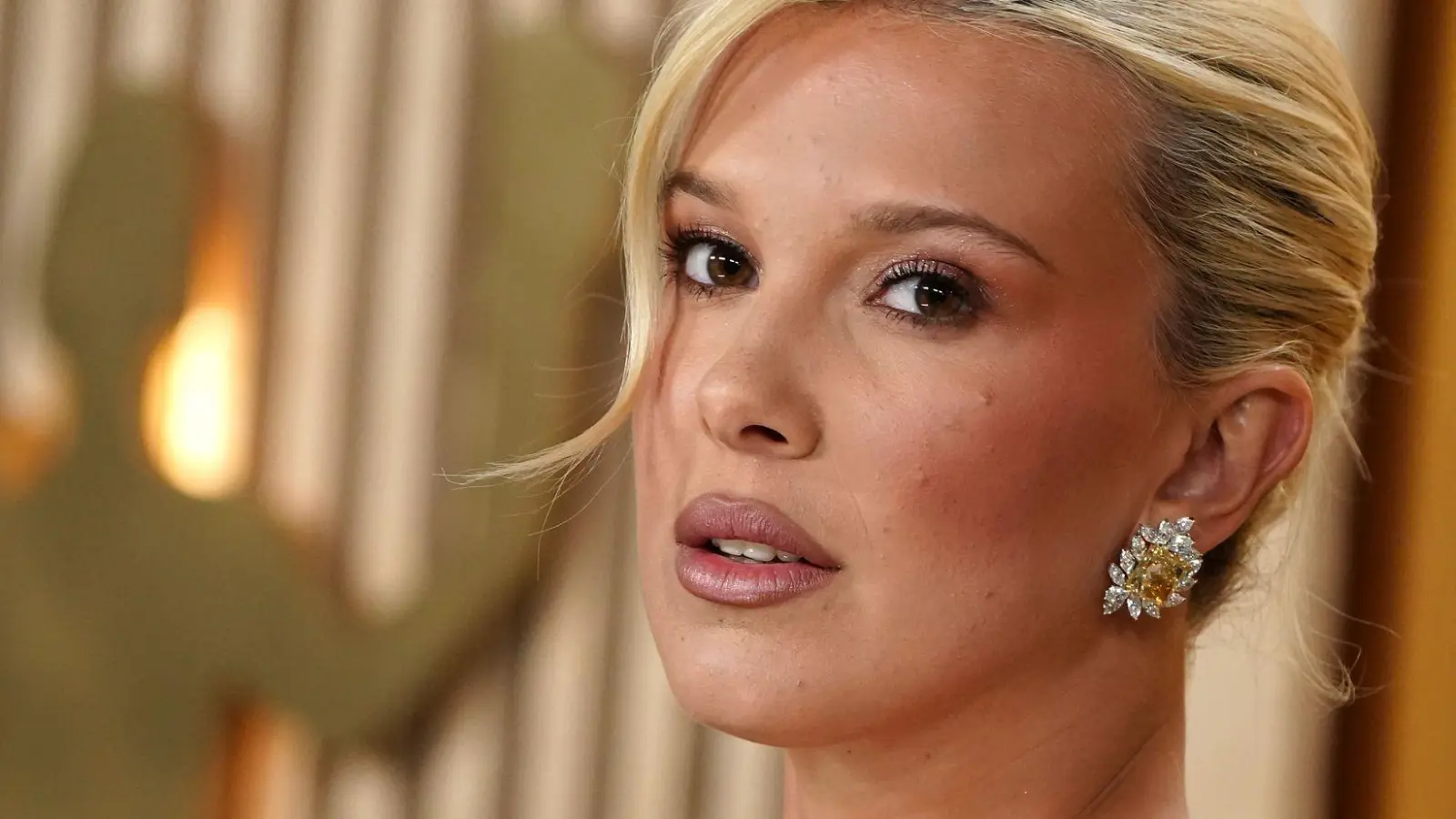 Ziemlich groß geworden seit den Anfängen ihrer „Stranger Things“-Rolle Eleven: Millie Bobby Brown. (Archivbild) (Foto: Jordan Strauss/Invision via AP/dpa)