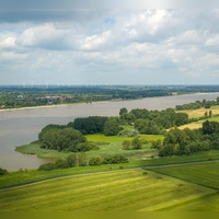 Die elf Kilometer lange Insel Harriersand mit Sandstrand, Reit- und Radwanderwegen ist ein ideales Ausflugsziel - und doch kaum über die Region hinaus bekannt. (Foto: Sina Schuldt/dpa)