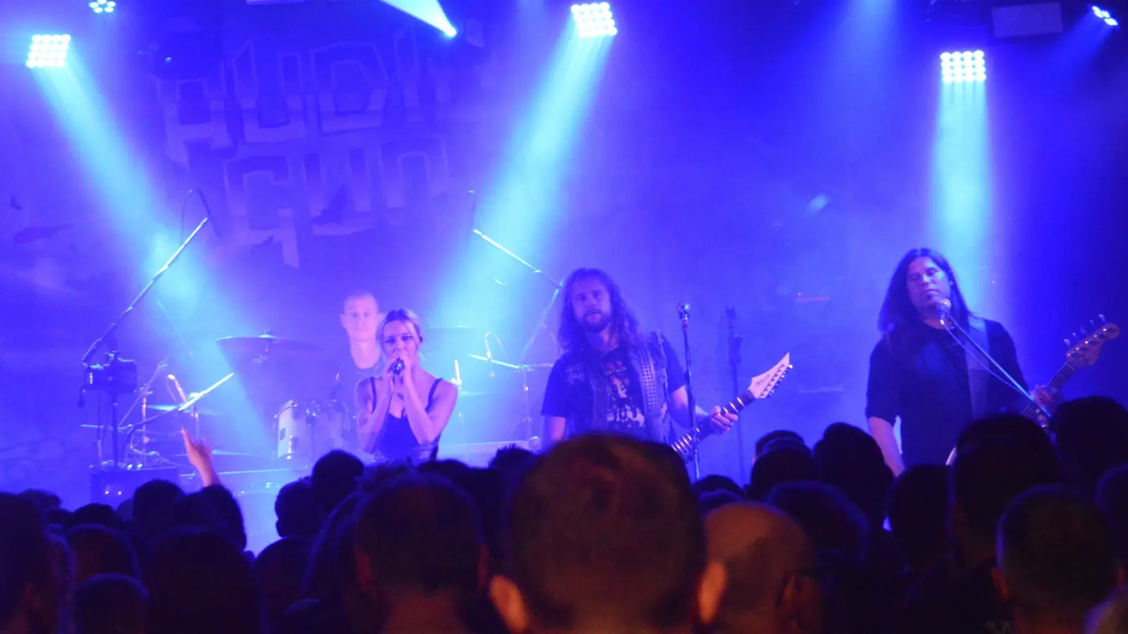 Sorgt am Freitag für beste Stimmung im Festzelt: die Profi-Coverband Audio Gun.  (Foto: MC Rückwärts-Gang)