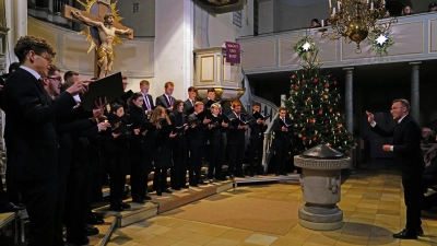 Höchste Chorkultur: Sonat Vox unter der Leitung von Justus Merkel beim Weihnachtskonzert in der Windsbacher Stadtkirche (Foto: Elke Walter)