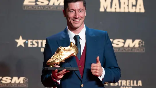 Robert Lewandowski hat erneut den „Goldenen Schuh“ für den erfolgreichsten Torschützen Europas gewonnen. (Foto: Gerard Franco/DAX via ZUMA Press Wire/dpa)