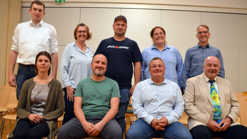 Die neuen Rätinnen und Räte in Uehlfeld: (hinten von links) Simon Zwanzger, Martina Wawroschek, Florian Lohmann, Melissa Kutzner und Mario Kugler, sowie (vorne von links) Sabine Berlet, Stephan Arpke, Daniel Lösch und Werner Stöcker. (Foto: Johannes Zimmermann)