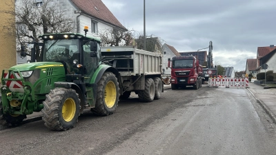 Bereits seit einigen Monaten ist die Ortsdurchfahrt in Weinberg und damit die direkte Verbindung zwischen Feuchtwangen und Ansbach dicht. Dennoch wird auf Schleichwegen hier weiter gefahren. (Foto: Florian Pöhlmann)