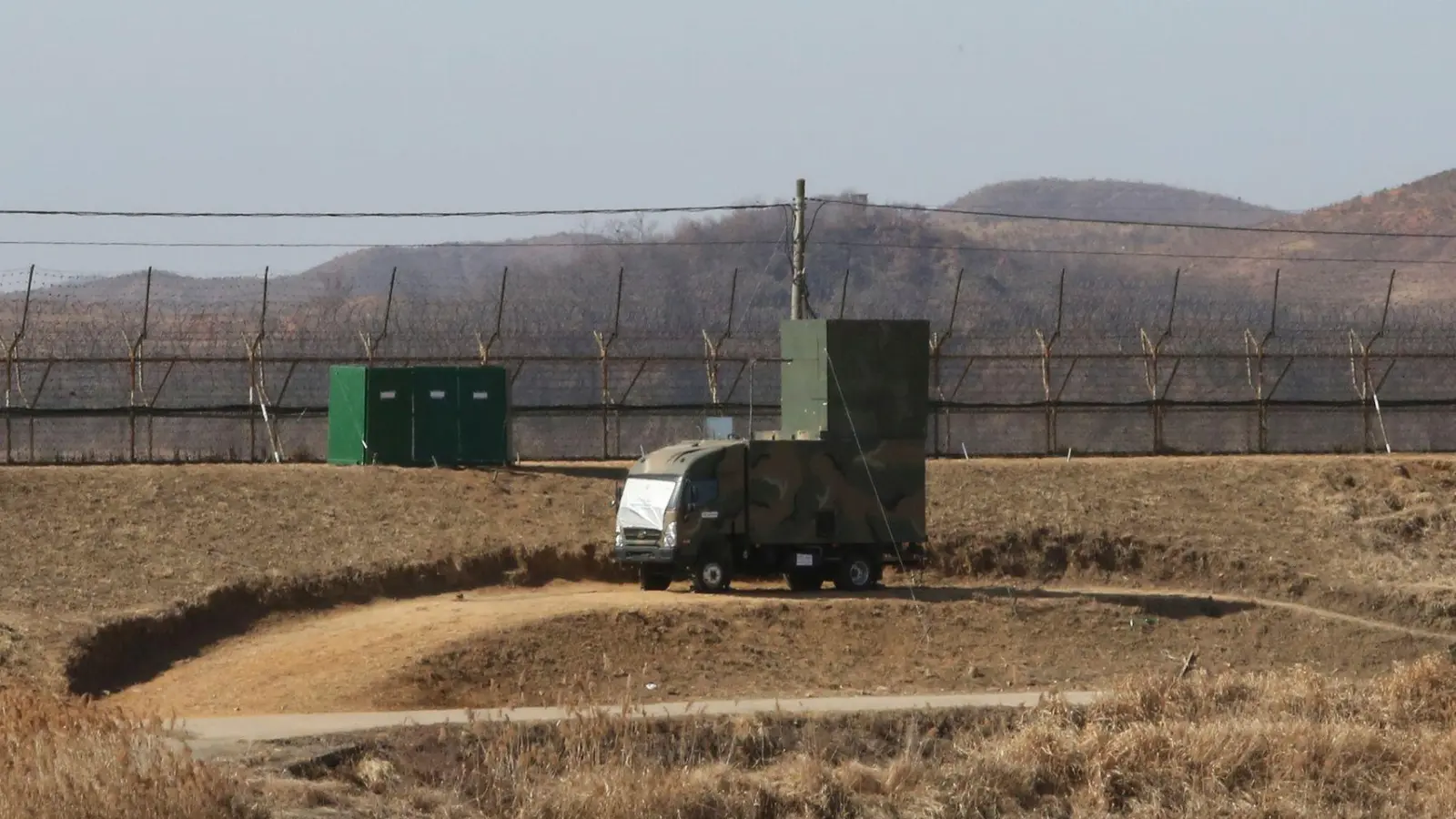 Nachdem Südkoreas Militär seine Propaganda-Lautsprecher entlang der Grenze abgebaut hat, reagiert Nordkorea nun. (Archivbild) (Foto: Ahn Young-joon/AP/dpa)