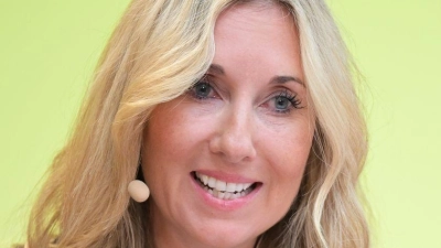 Kultusministerin Anna Stolz (Freie Wähler) sieht im Spielen von Hymnen einen „Gänsehautmoment“. (Archivbild) (Foto: Malin Wunderlich/dpa)