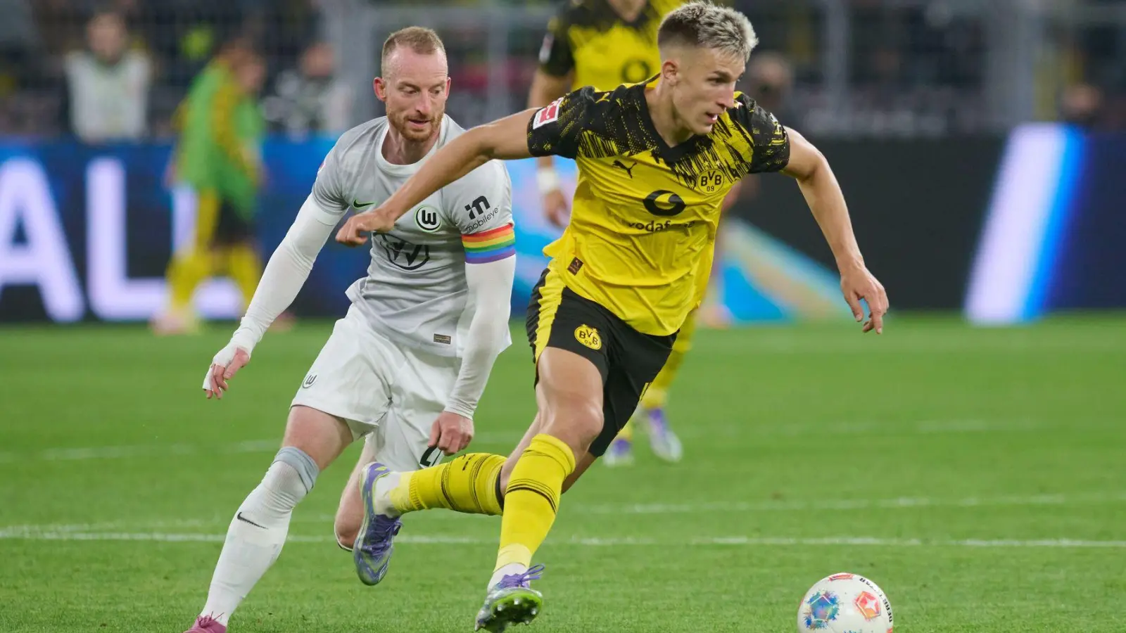 Nationalspieler Nico Schlotterbeck (r) überzeugte bei seinem Comeback. (Foto: Bernd Thissen/dpa)
