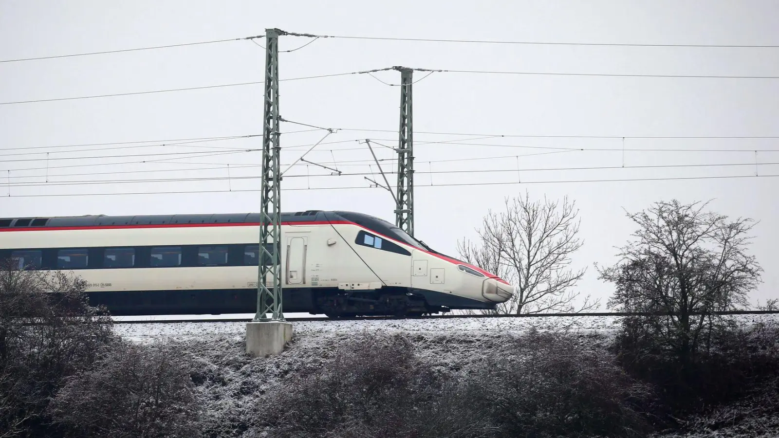 Auch für die Eurocity-Expresszüge aus Zürich ist in Richtung München früher Schluss. (Archivbild) (Foto: Karl-Josef Hildenbrand/dpa)