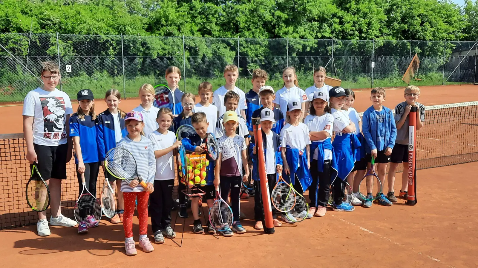 Die Nachwuchsspieler der Tennisabteilung des TSV Röckingen. (Foto: Walter Oberhäußer)