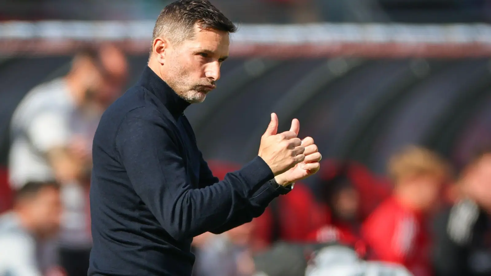 Daumen hoch: Hertha-Coach Stefan Leitl. (Foto: Daniel Karmann/dpa)