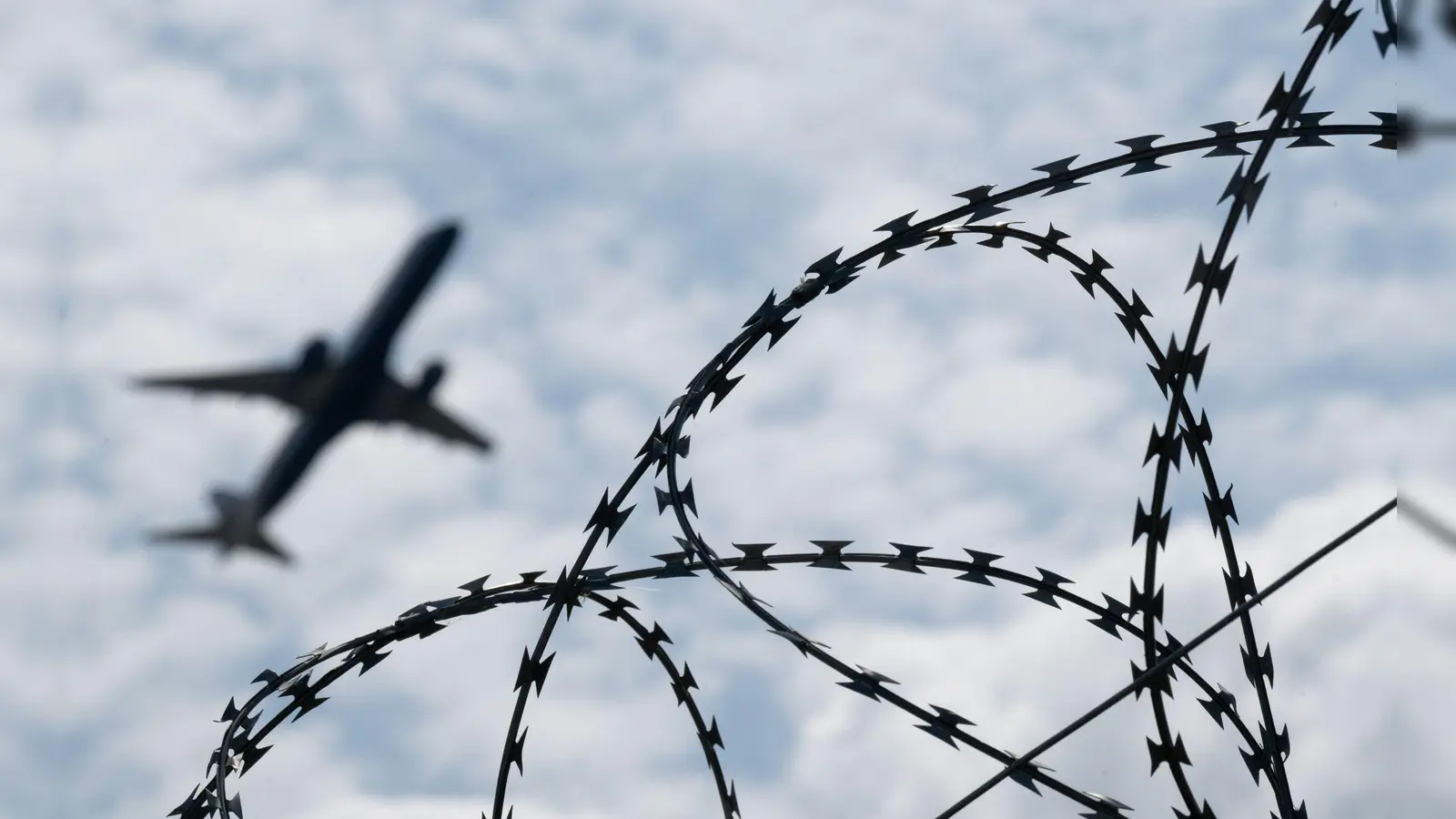 Die EU hat sich weitgehend auf die neue Rückführungsverordnung geeinigt. (Symbolbild) (Foto: Sebastian Gollnow/dpa)