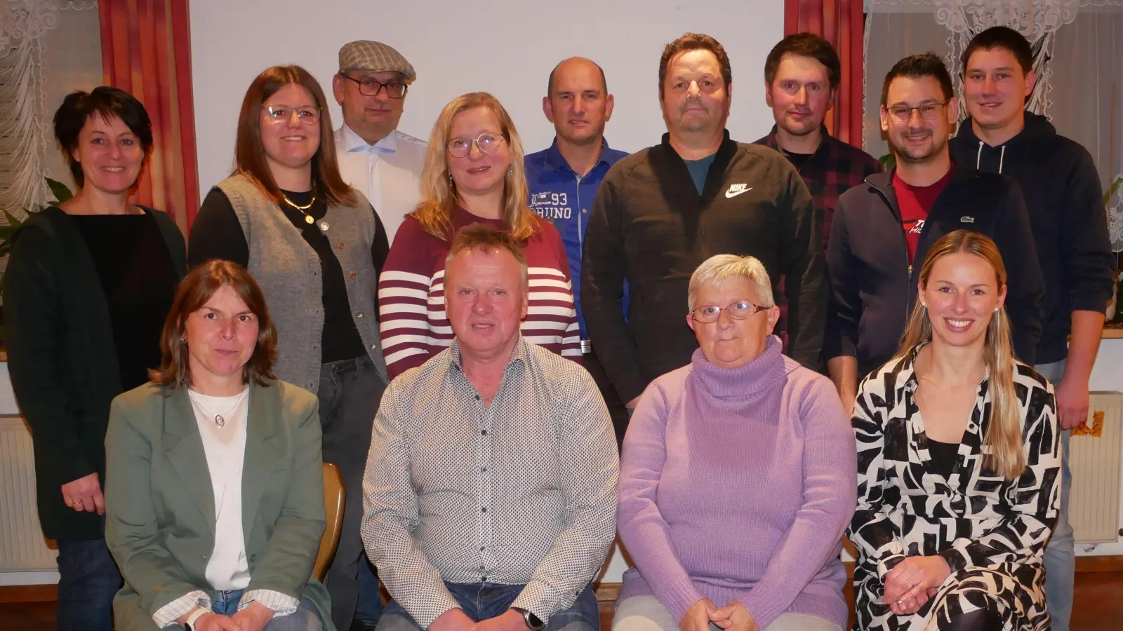 Nach der Nominierung präsentierten sich die Kandidatinnen und Kandidaten der Unabhängigen Wähler in Dentlein. (Foto: Helmut Soldner)