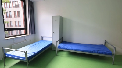 Die rückläufigen Zuwanderungszahlen sind in Bayern weiterhin statistisch nachweisbar - wenn sich der Trend fortsetzt, sollen bald die ersten angemieteten Immobilien für die Unterkunft gekündigt werden. (Symbolbild) (Foto: Karl-Josef Hildenbrand/dpa)