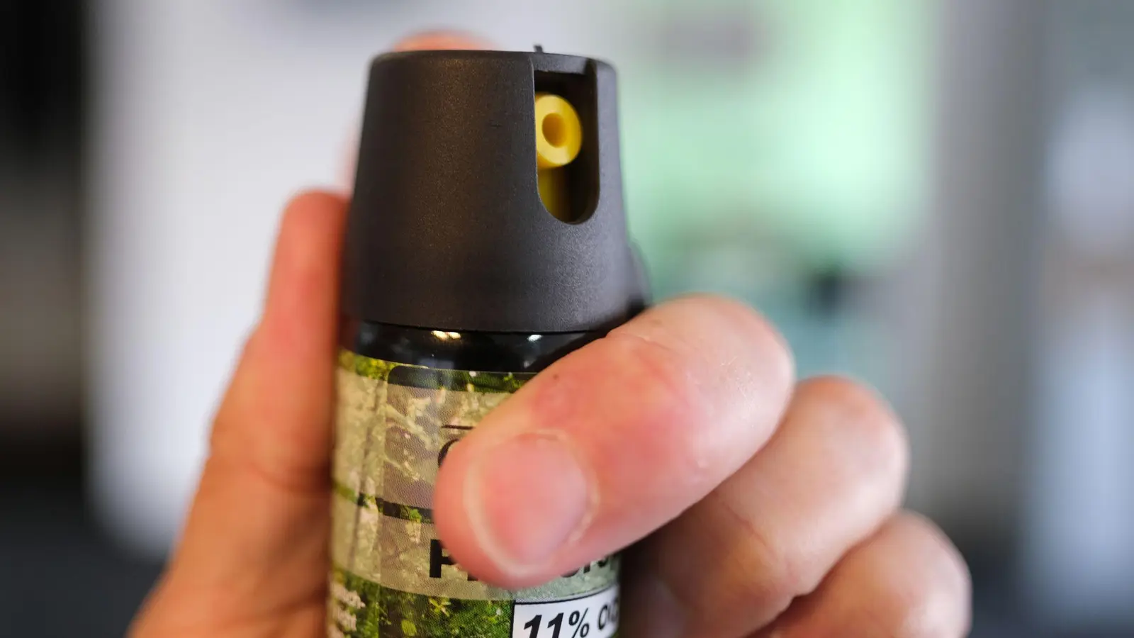 Gleich zweimal sprüht das Kind mit Pfefferspray um sich. Der erste Vorfall stellt die Ermittler zunächst vor Rätsel. (Symbolbild) (Foto: Bernd Weißbrod/dpa)