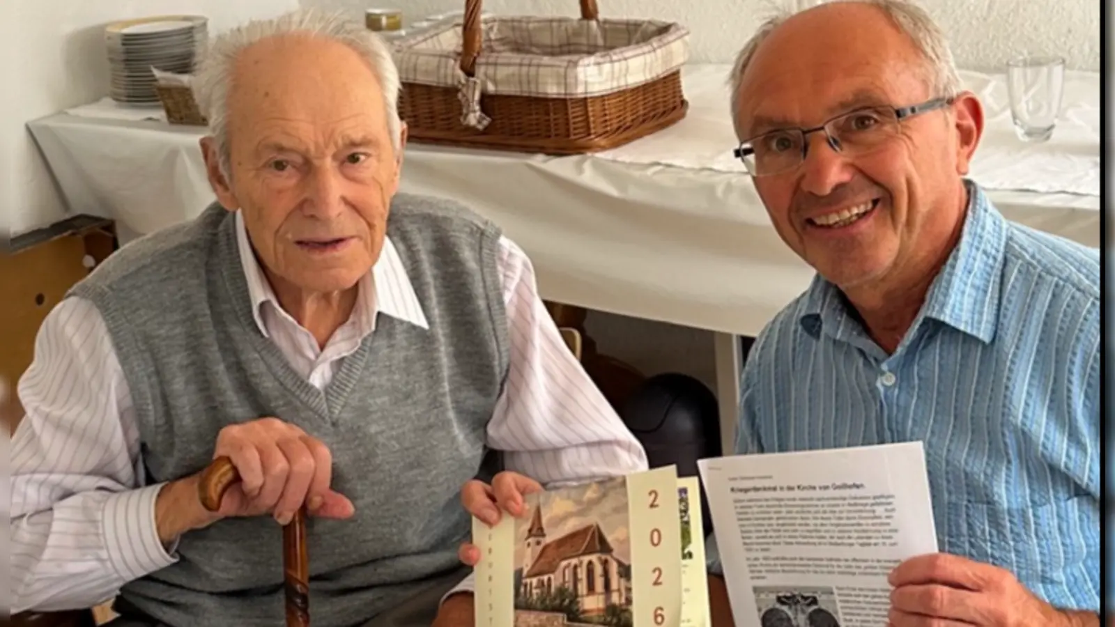 Der Jubilar Michael Auer (links) mit dem Vertrauensmann der Kirchengemeinde Gollhofen, Harald Trabert. (Foto: privat)