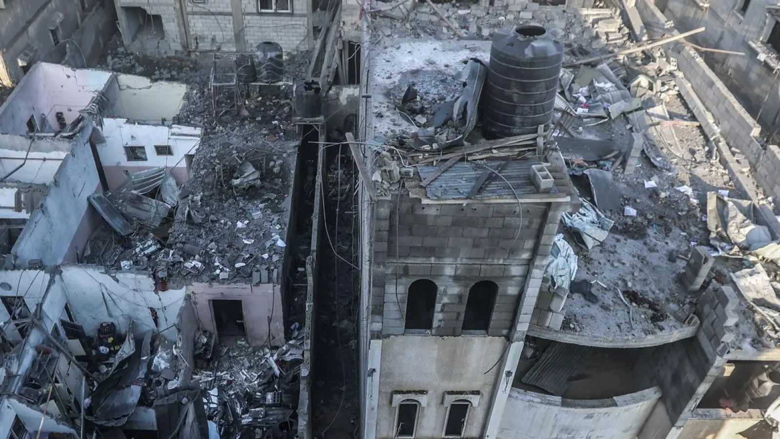 Zerstörte Gebäude in Chan Junis nach einem israelischen Luftangriff. (Foto: Ahmed Zakot/dpa)
