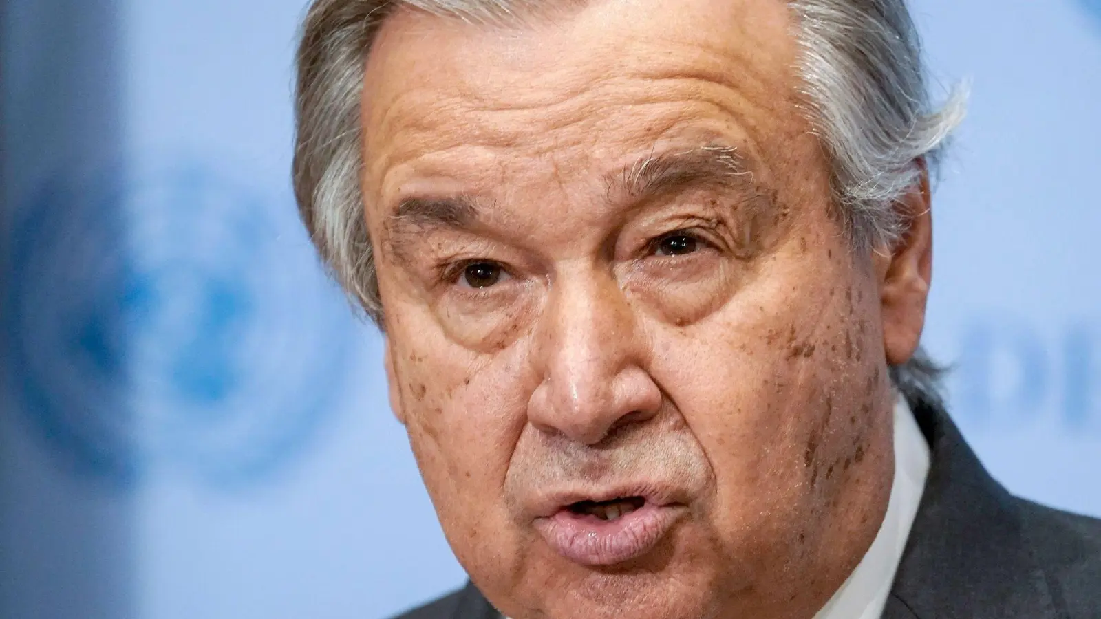 António Guterres ist als erster UN-Generalsekretär seit 15 Jahren in Syrien (Foto: John Minchillo/AP/dpa)