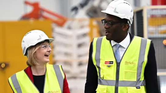 Die neu britische Premierministerin Liz Truss und ihr Schatzmeister Kwasi Kwarteng. (Foto: Dylan Martinez/PA Wire/dpa)