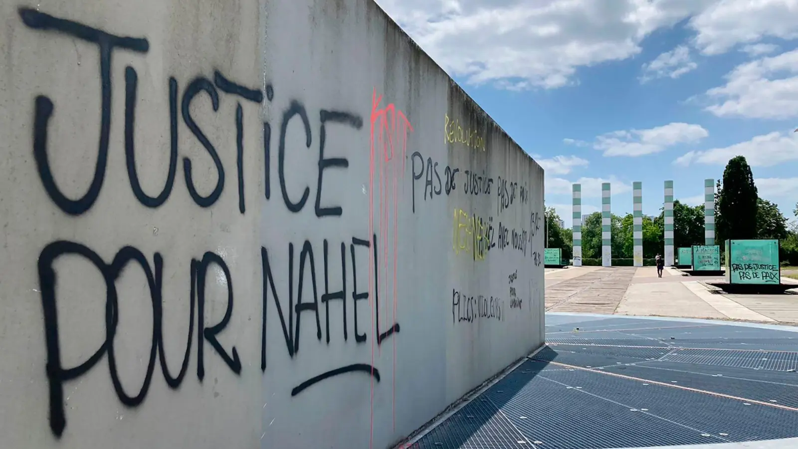 Ein Graffiti mit der Aufschrift „Gerechtigkeit für Nahel“ in Nanterre. (Foto: Cara Anna/AP/dpa)