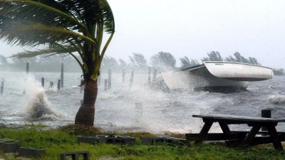 Hurrikans Frances trifft die Küste des US-Bundesstaats Florida am 05. September 2004. (Foto: Gerardo Mora/efe via epa/dpa)
