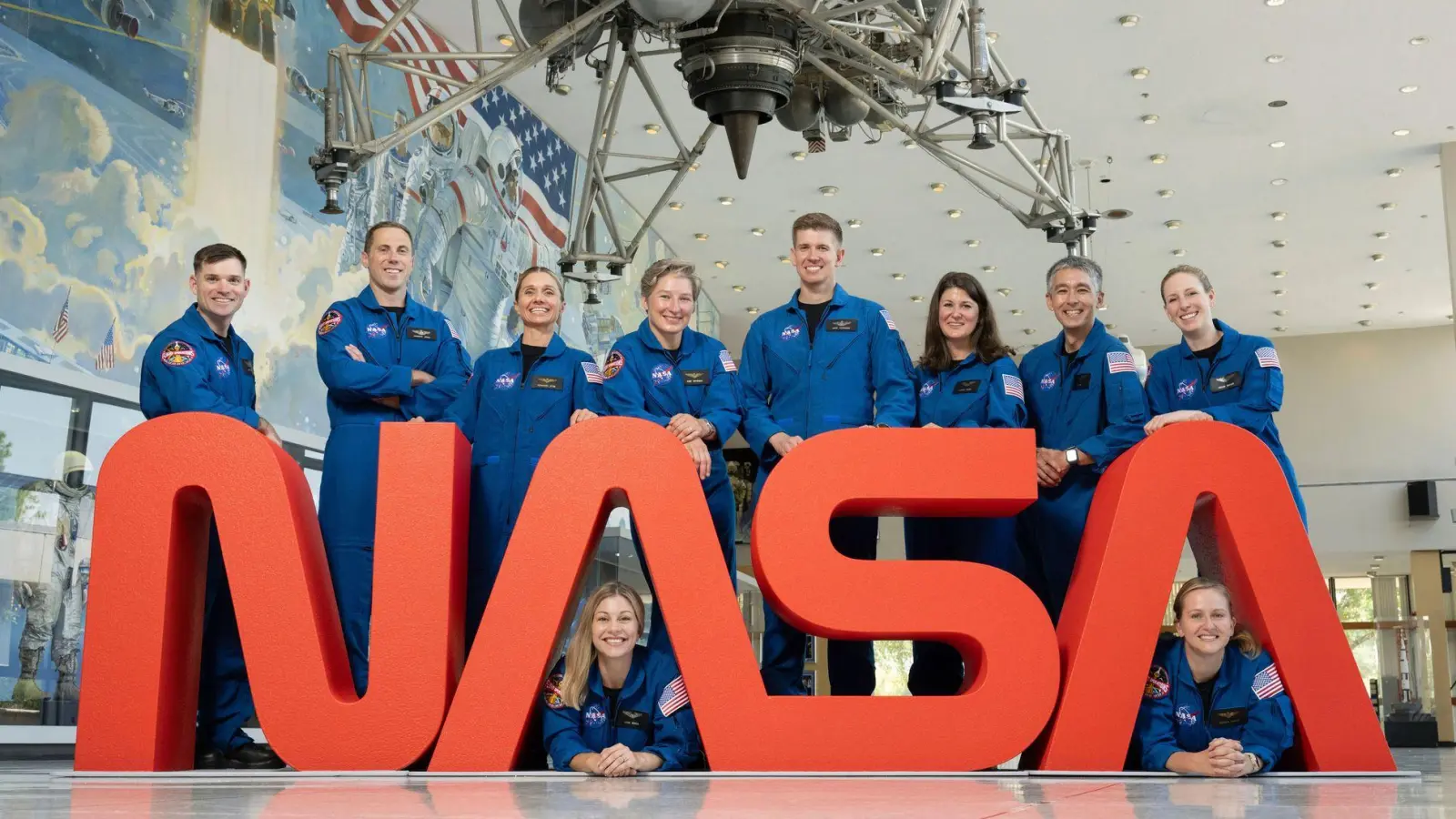 Die Nasa hat die Astronauten und Astronautinnen der „Class of 2025“ vorgestellt.  (Foto: Uncredited/NASA/AP/dpa)