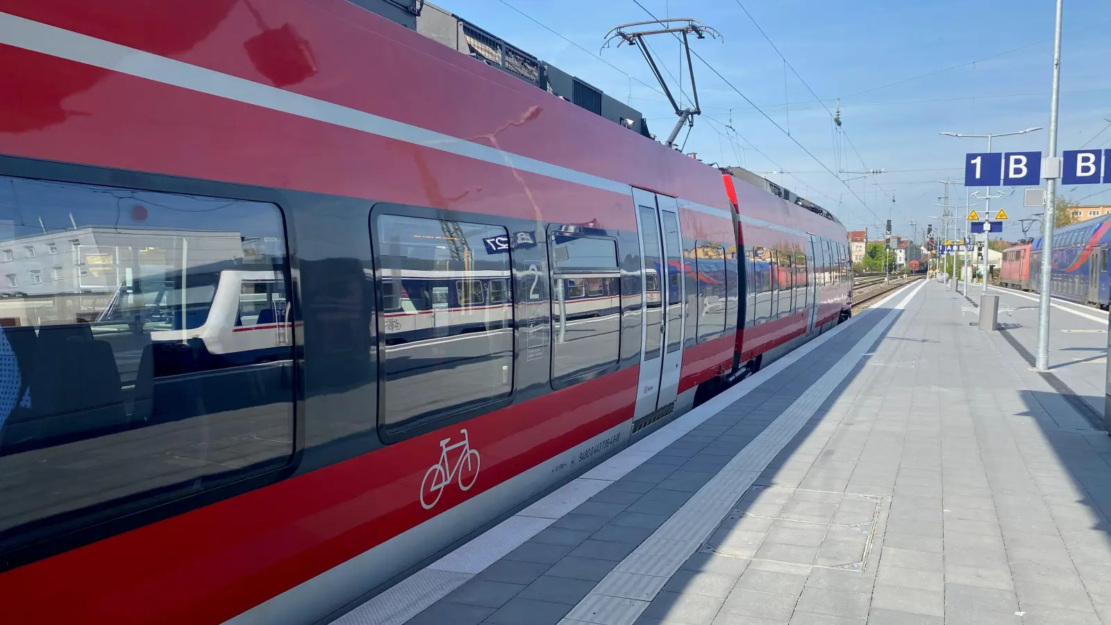 Alle Nahverkehrszüge stehen mit dem Deutschlandticket bereit. Doch für Bürger ohne Computer ist der Zugang schwer.  (Foto: Manfred Blendinger)