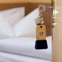 Das Hotel entschuldigte sich per E-Mail bei dem Gast. (Symbolbild) (Foto: Swen Pförtner/dpa)