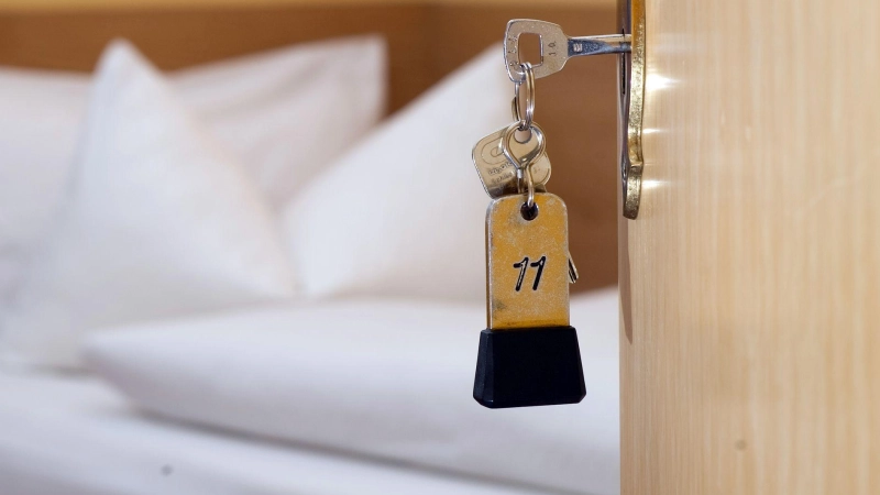 Das Hotel entschuldigte sich per E-Mail bei dem Gast. (Symbolbild) (Foto: Swen Pförtner/dpa)