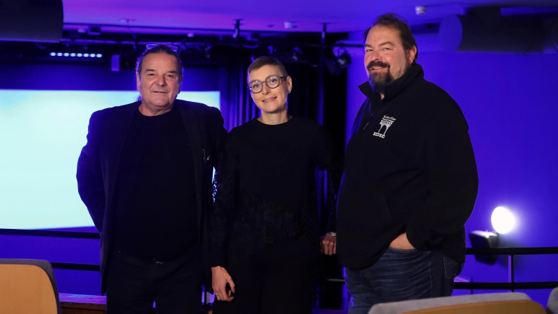 Stellten im KulturKino Feuchtwangen das Filmfestival Beyond 2026 (von links): Ludger Pfanz, Dr. Maria Wüstenhagen und Wolfgang Grebenhof. (Foto: Thomas Wirth)