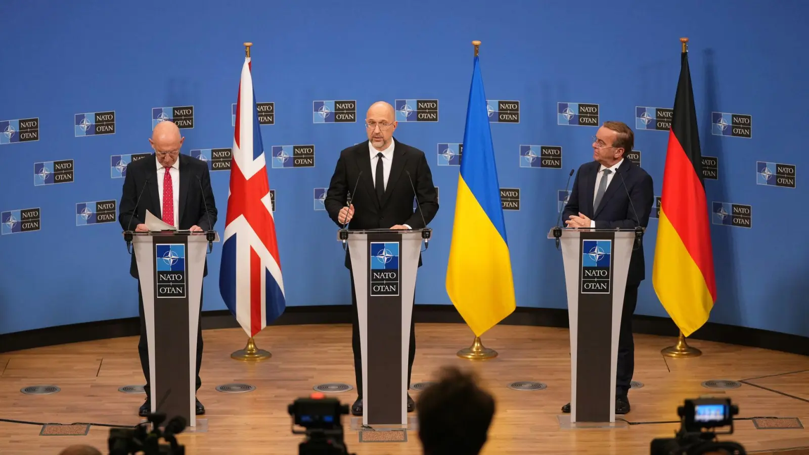 Von den Nato-Verteidigungsministern erhielt die Ukraine einige Hilfszusagen. (Foto: Virginia Mayo/AP/dpa)