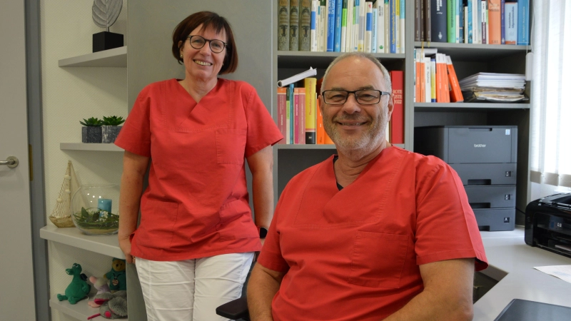 Die Deichhardts geben auf ... und machen weiter: Dr. Ursula und Dr. Georg Deichhardt werden in ihrer langjährigen Praxis in Ipsheim ab dem 1. Oktober als angestellte Ärzte der Medic-Center-Gruppe des Nürnberger Mediziners Dr. Norbert Schöll ihre Patientinnen und Patienten versorgen.  (Foto: Patrick Lauer)