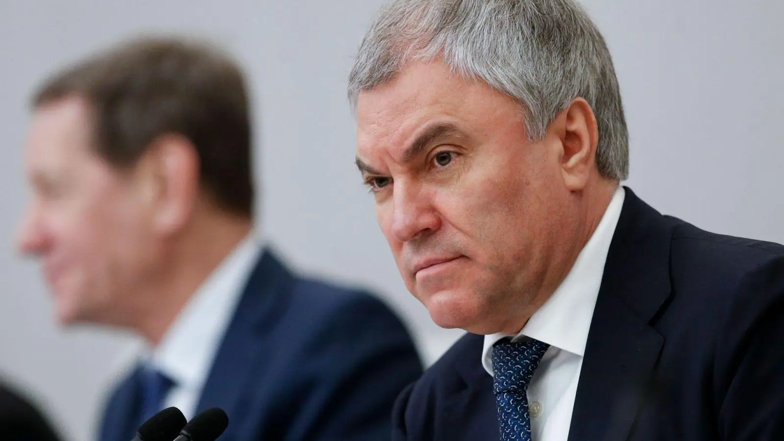 Russlands Parlamentschef Wjatscheslaw Wolodin droht der Ukraine mit Massenvernichtungswaffen. (Archivbild) (Foto: -/AP/dpa)