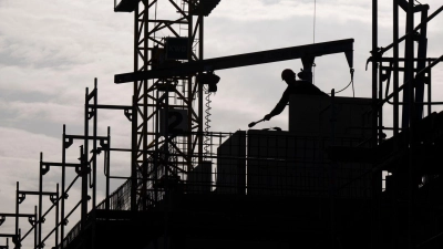 Die Perspektiven für die deutsche Wirtschaft sind laut Ifo-Institut trotz leicht erhöhter Konjunkturprognose mau. (Symbolbild)  (Foto: Monika Skolimowska/dpa)