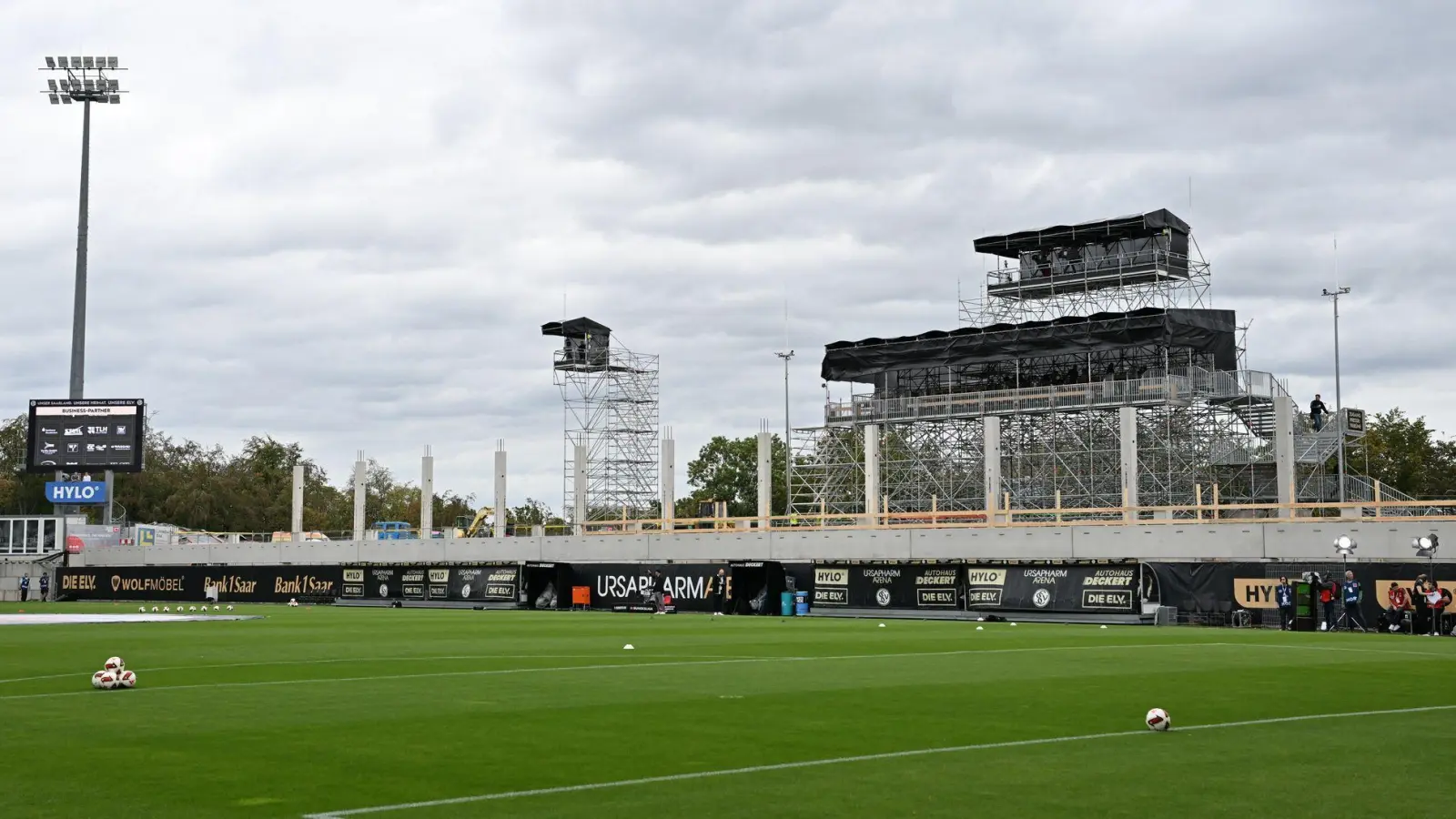 Elversbergs Stadion ist aktuell eine Baustelle. (Archivbild) (Foto: Harald Tittel/dpa)
