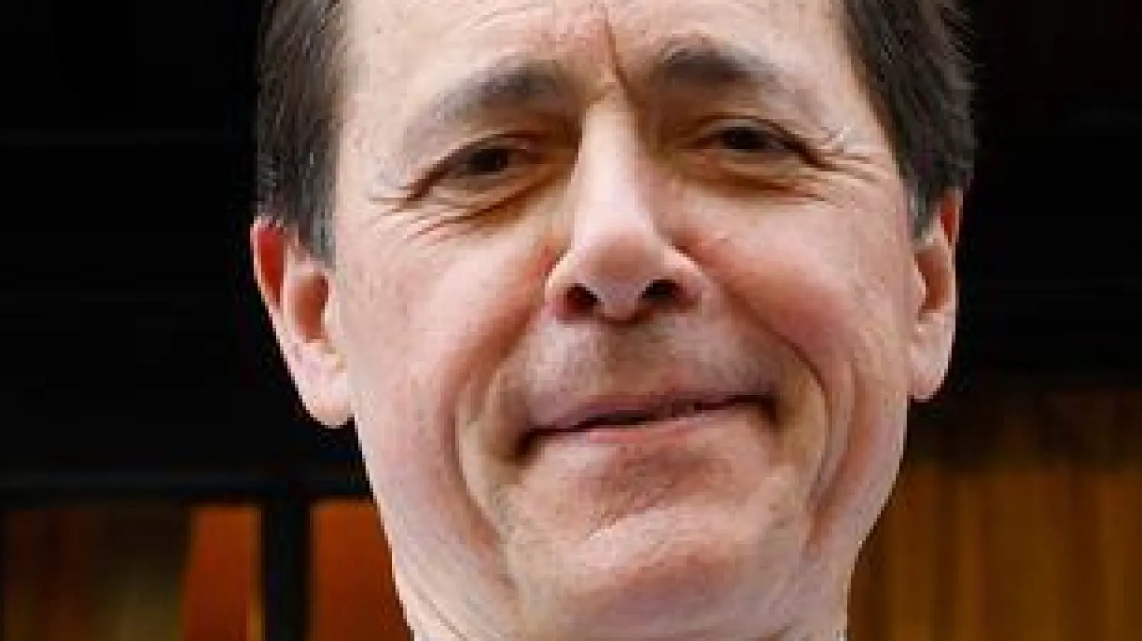 Vincent Moissonnier steht vor seinem Sterne-Bistro „Le Moissonnier“, einem kleinen Stück Paris mitten in Köln.  (Foto: Thomas Banneyer/dpa)