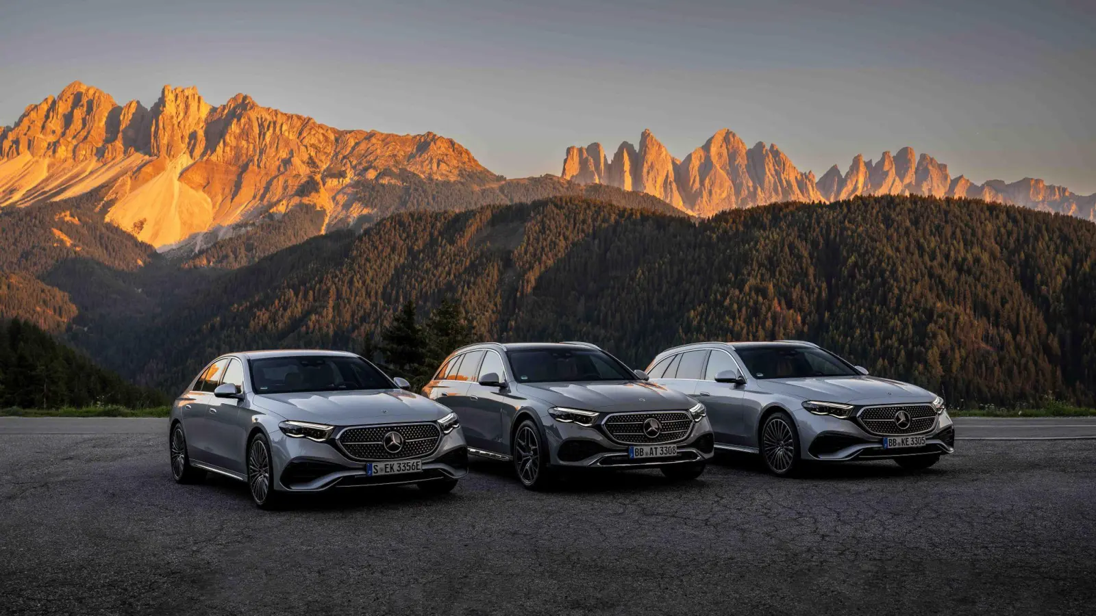 Alle angetreten: Die E-Klasse bietet Mercedes als Stufenheck-Limousine, All-Terrain und als T-Klasse-Kombi an (von links). (Foto: Deniz Calagan/Mercedes-Benz AG/dpa-tmn)