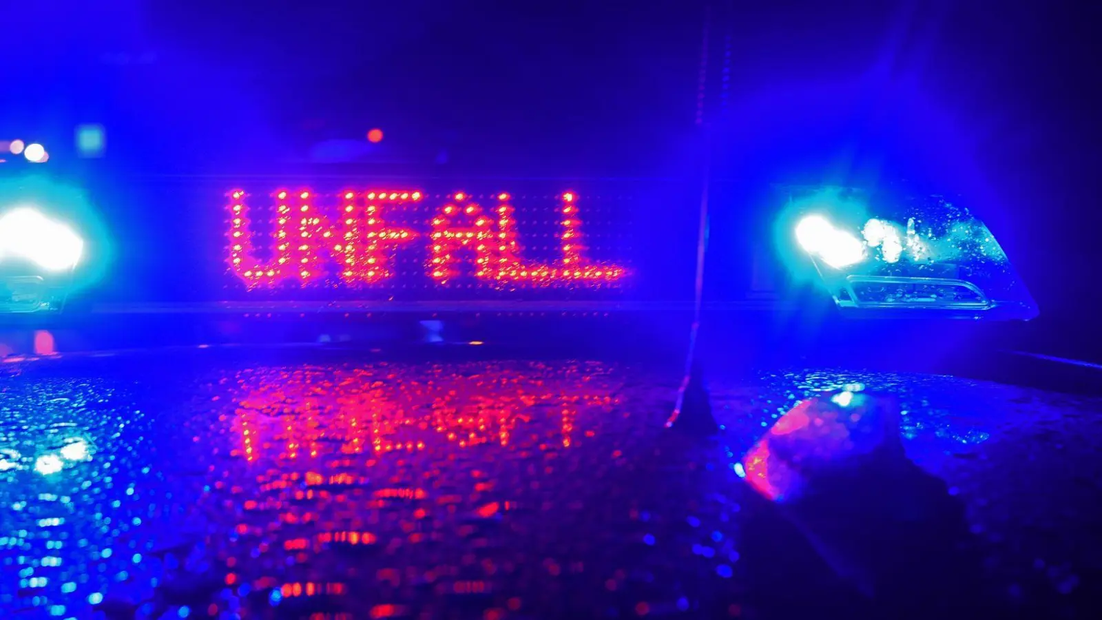 Die A3 wurde in Richtung Passau laut Polizei für gut zwei Stunden gesperrt. (Symbolbild) (Foto: Stefan Puchner/dpa)