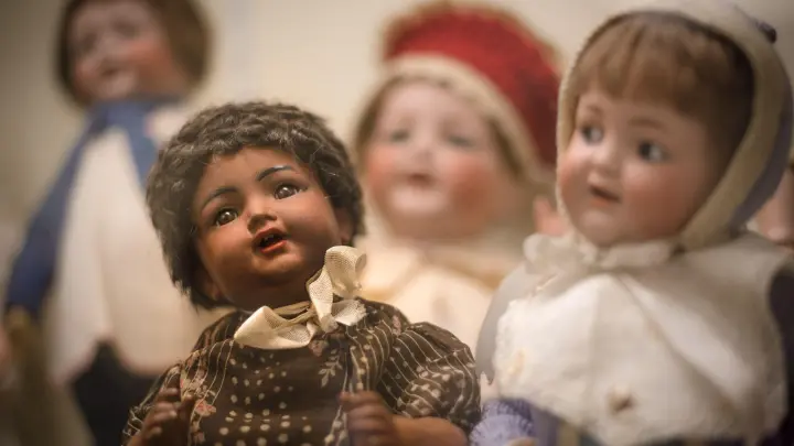 Charakterpuppen sind im Puppenmuseum in Coburg zu sehen. (Foto: picture alliance/dpa/Archivbild)