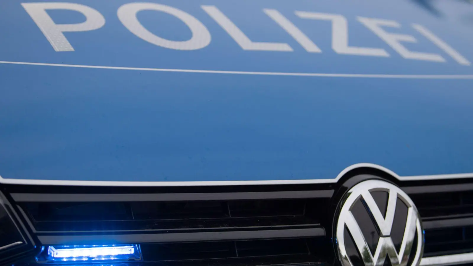 Beim Überprüfen der Daten stellte sich heraus, dass gegen den Mann ein offener Haftbefehl vorliegt. (Symbolbild) (Foto: Lino Mirgeler/dpa)