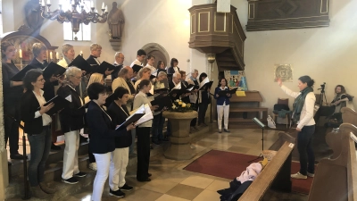 Begeisterte bei seinem Konzert in der Johanniskirche zu Bechhofen mit mehrstimmigem Gesang: der Madrigalchor Dinkelsbühl. (Foto: Johannes Flierl)