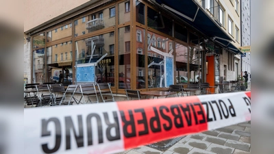 Das Gelände um das Restaurant war nach dem Anschlag abgesperrt. (Archivfoto) (Foto: Peter Kneffel/dpa)