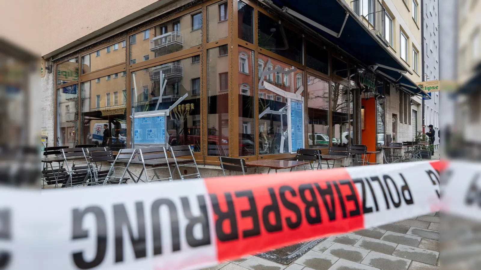 Das Gelände um das Restaurant war nach dem Anschlag abgesperrt. (Archivfoto) (Foto: Peter Kneffel/dpa)