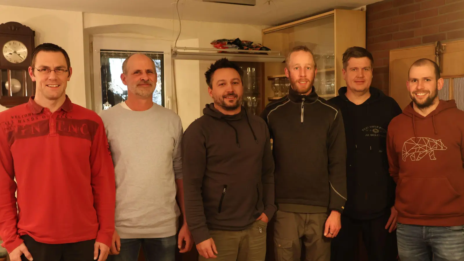 Mit sechs Männer tritt die Oberambach-und-Herpersdorf-Liste zur Oberscheinfelder Gemeinderatswahl an (von links: Thomas Luger, Thomas Holzleitner, André Gentsch, Lukas Grün, Florian Münich und Max Franz. (Foto: Andreas Reum)